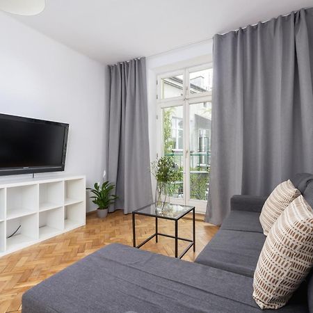1-Bedroom Apartment With Balcony - Dluga 65 Cracovia Esterno foto