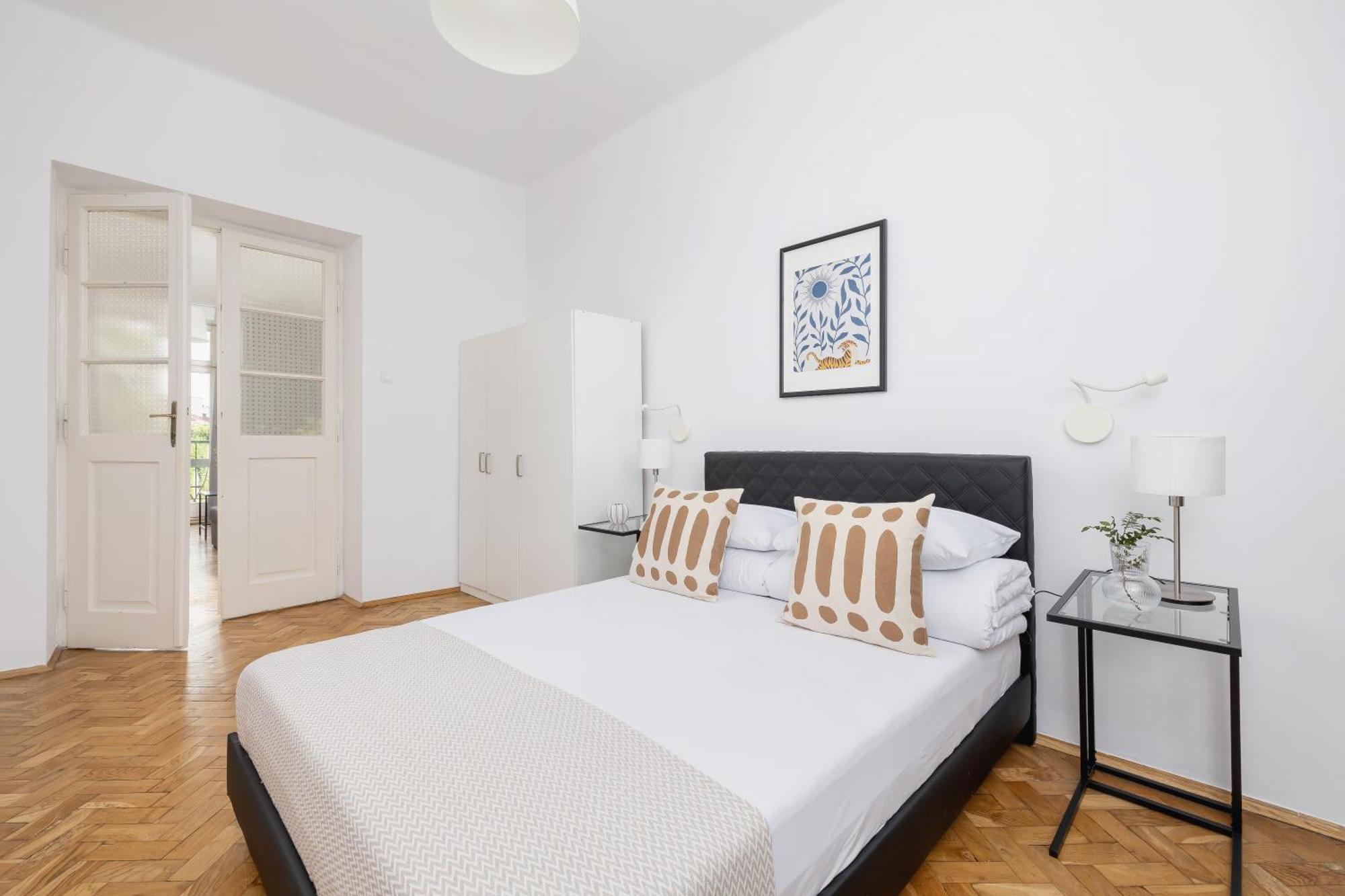 1-Bedroom Apartment With Balcony - Dluga 65 Cracovia Esterno foto