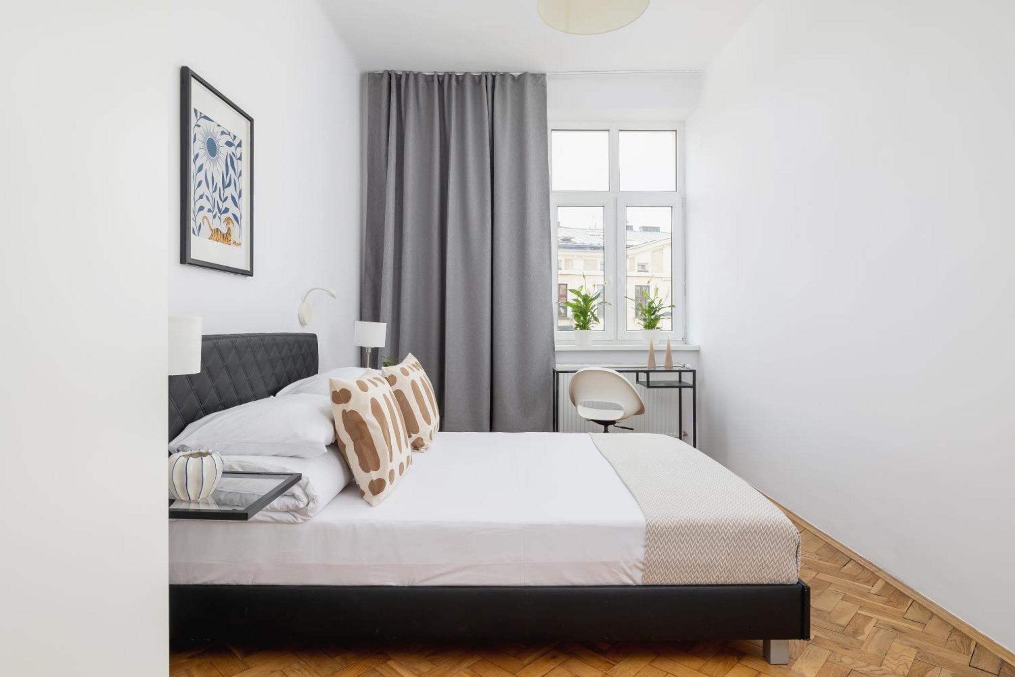 1-Bedroom Apartment With Balcony - Dluga 65 Cracovia Esterno foto
