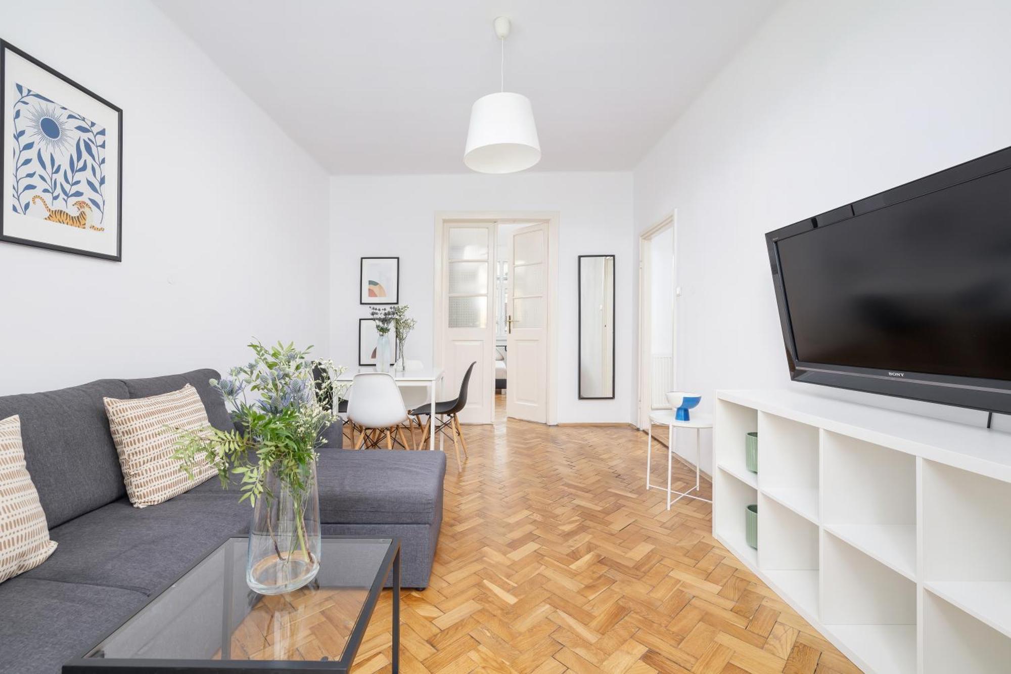 1-Bedroom Apartment With Balcony - Dluga 65 Cracovia Esterno foto