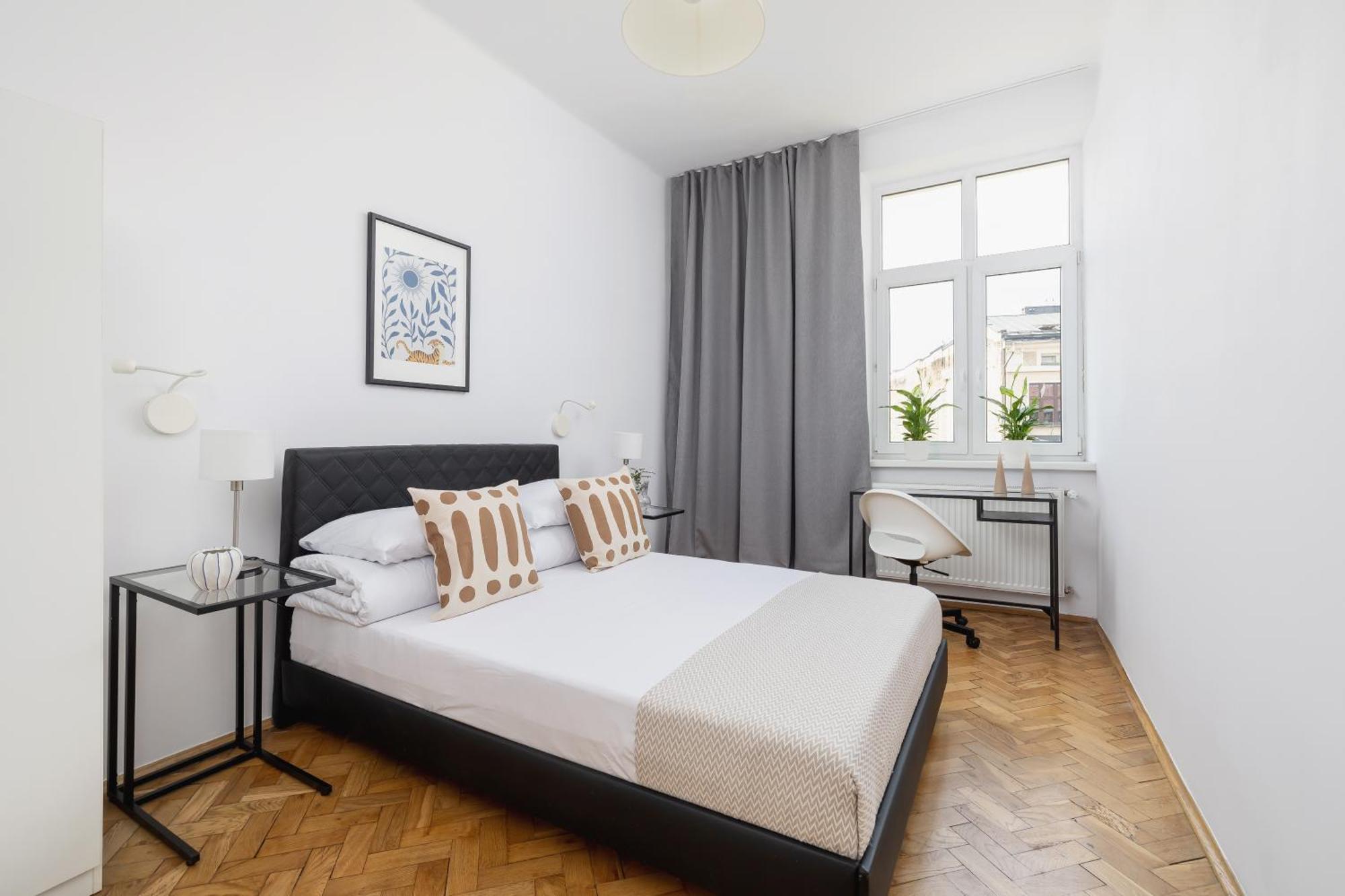1-Bedroom Apartment With Balcony - Dluga 65 Cracovia Esterno foto