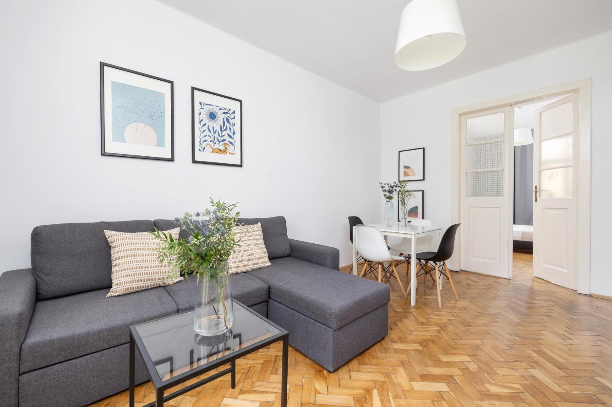 1-Bedroom Apartment With Balcony - Dluga 65 Cracovia Esterno foto