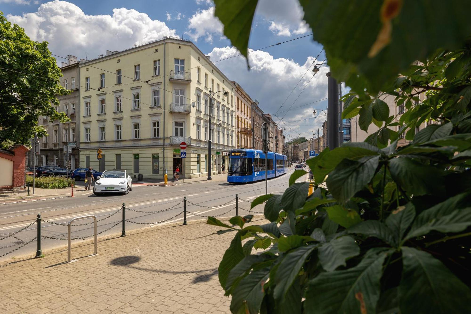 1-Bedroom Apartment With Balcony - Dluga 65 Cracovia Esterno foto